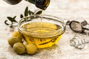 olive oil, olives, food-968657.jpg